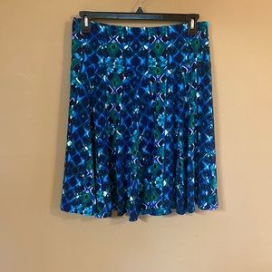 NWOT CHAUS SZ M green/blue print skirt. Elastic waist.